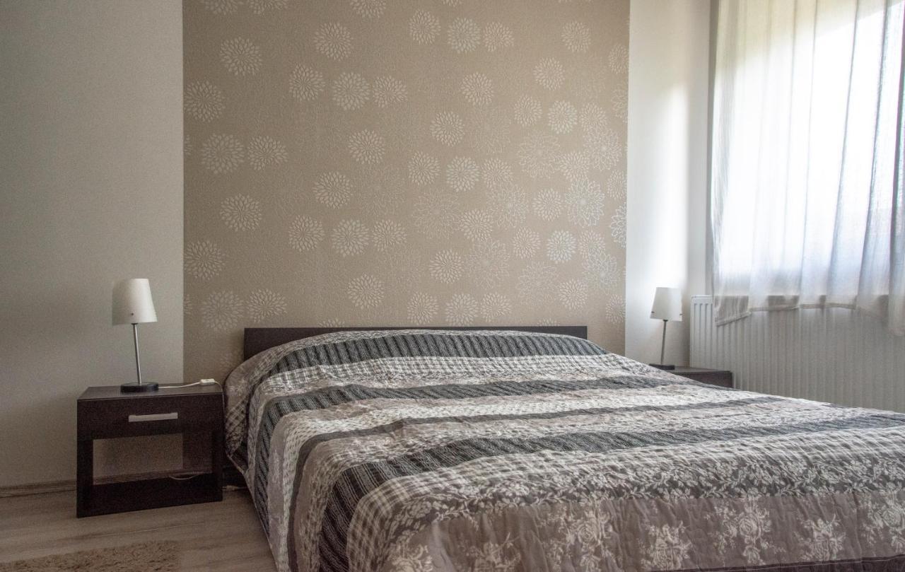 Family Residence Eger Esterno foto